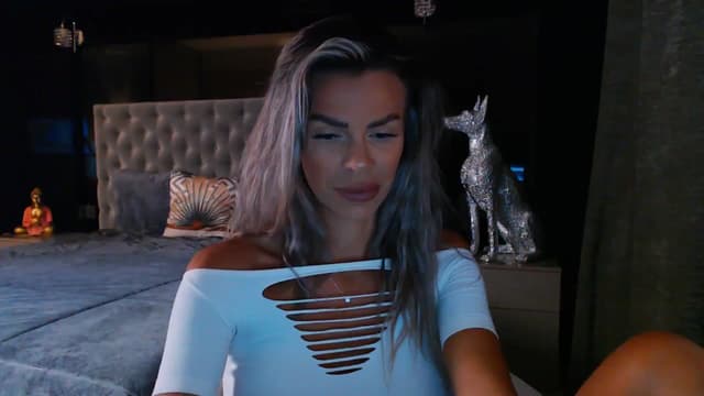 Gallery image thumbnail from D_y_y's myfreecams stream on, 08/15/2024, 05:12 image 18 of 20