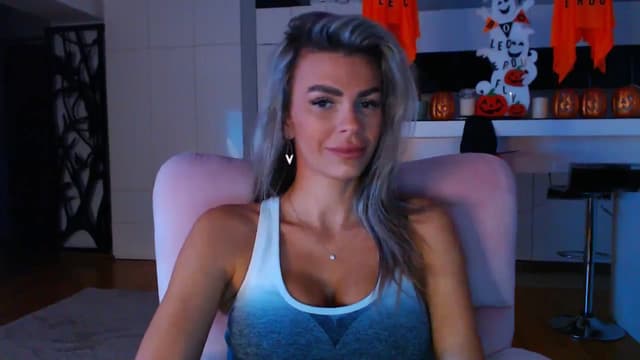 Gallery image thumbnail from D_y_y's myfreecams stream on, 10/24/2024, 05:01 image 19 of 20