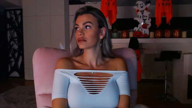 Gallery image thumbnail from D_y_y's myfreecams stream on, 10/31/2024, 04:46 image 1 of 20