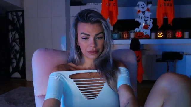 Gallery image thumbnail from D_y_y's myfreecams stream on, 10/31/2024, 04:46 image 13 of 20