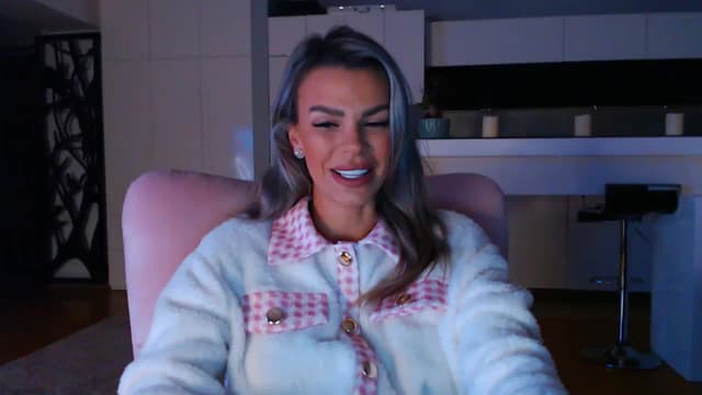 Gallery image thumbnail from D_y_y's myfreecams stream on, 11/22/2024, 05:39 image 14 of 20