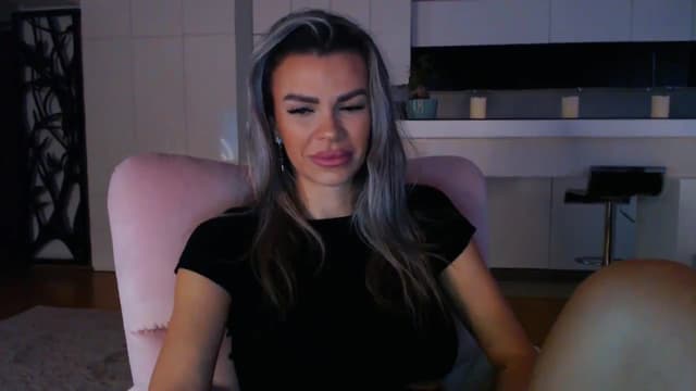 Gallery image thumbnail from D_y_y's myfreecams stream on, 11/25/2024, 05:58 image 16 of 20