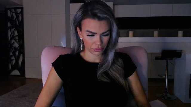 Gallery image thumbnail from D_y_y's myfreecams stream on, 11/25/2024, 05:58 image 2 of 20