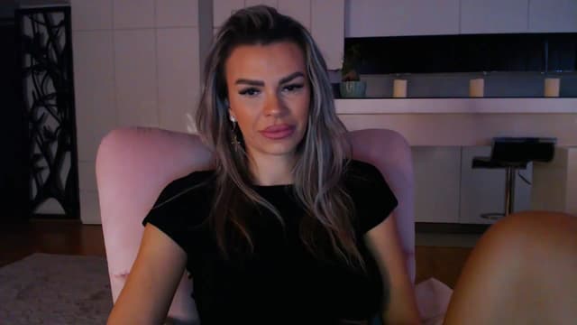 Gallery image thumbnail from D_y_y's myfreecams stream on, 11/25/2024, 05:58 image 17 of 20