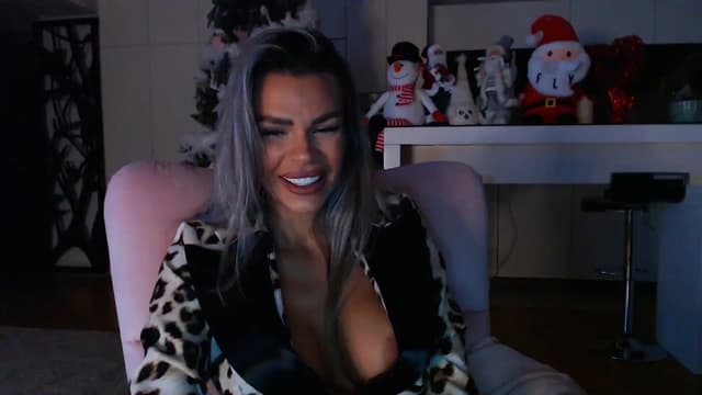 Gallery image thumbnail from D_y_y's myfreecams stream on, 12/22/2024, 06:10 image 12 of 20