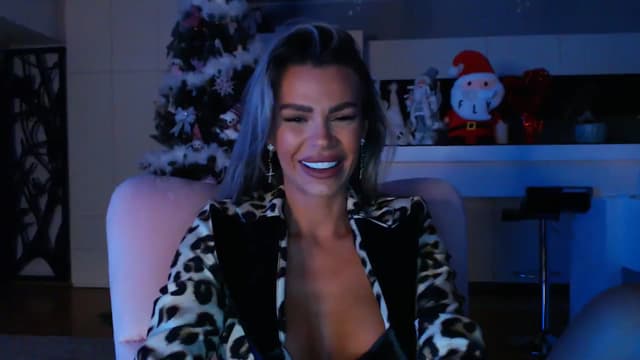 Gallery image thumbnail from D_y_y's myfreecams stream on, 12/22/2024, 06:10 image 5 of 20