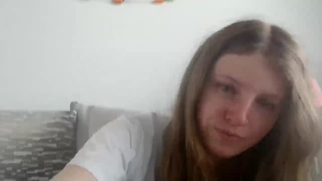 Gallery image thumbnail from Effie's myfreecams stream on, 05/18/2025, 01:15 image 19 of 20