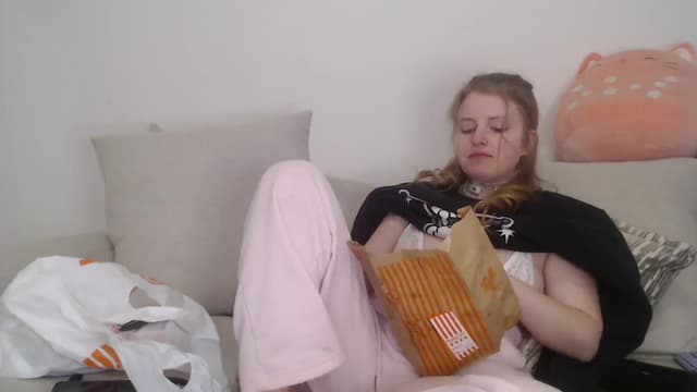 Gallery image thumbnail from Effie's myfreecams stream on, 05/27/2025, 07:42 image 14 of 20