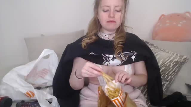 Gallery image thumbnail from Effie's myfreecams stream on, 05/27/2025, 07:42 image 9 of 20