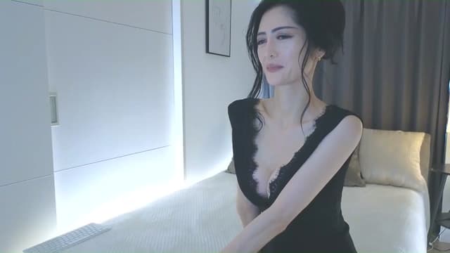 Gallery image thumbnail from Eleah's myfreecams stream on, 11/23/2025, 04:06 image 2 of 20