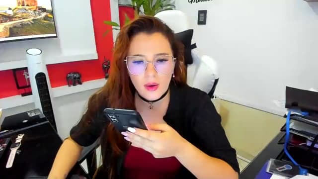 Gallery image thumbnail from Ema04's myfreecams stream on, 07/02/2025, 24:33 image 18 of 20