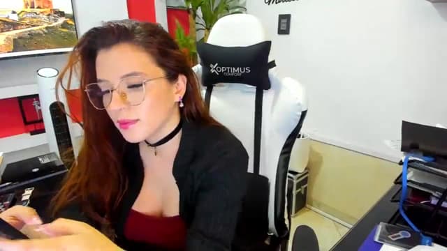 Gallery image thumbnail from Ema04's myfreecams stream on, 07/02/2025, 24:33 image 17 of 20