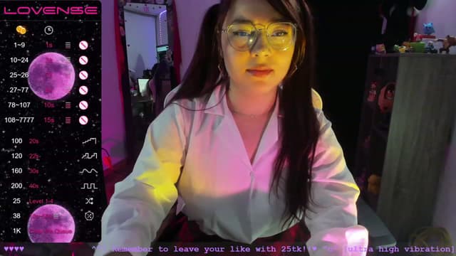 Gallery image thumbnail from Emoon's myfreecams stream on, 06/13/2023, 24:01 image 18 of 20