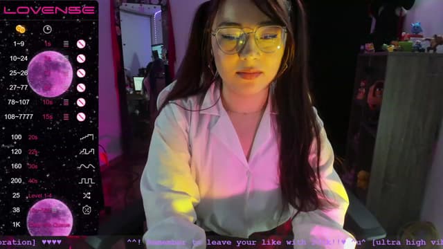 Gallery image thumbnail from Emoon's myfreecams stream on, 06/13/2023, 24:01 image 17 of 20