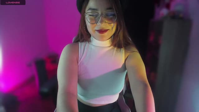 Gallery image thumbnail from Emoon's myfreecams stream on, 09/17/2023, 13:14 image 4 of 20