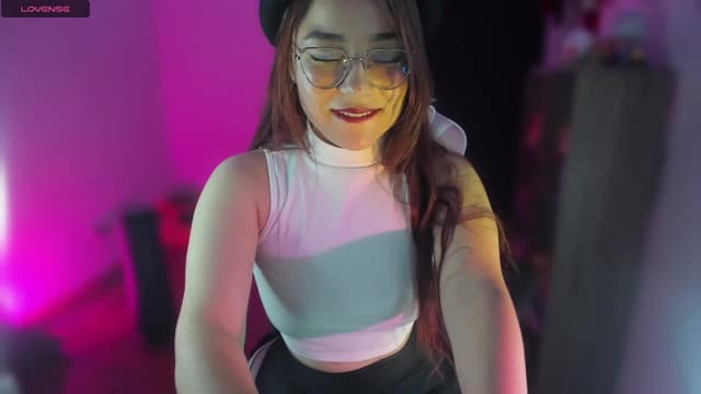 Gallery image thumbnail from Emoon's myfreecams stream on, 09/17/2023, 13:14 image 5 of 20