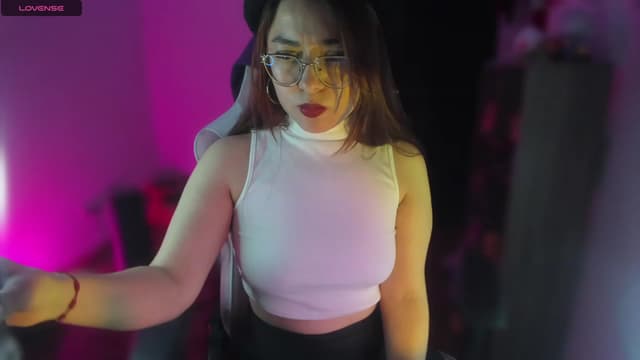 Gallery image thumbnail from Emoon's myfreecams stream on, 09/17/2023, 13:14 image 3 of 20
