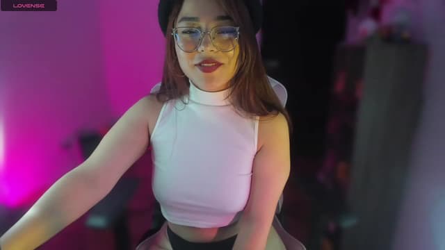 Gallery image thumbnail from Emoon's myfreecams stream on, 09/17/2023, 13:14 image 13 of 20