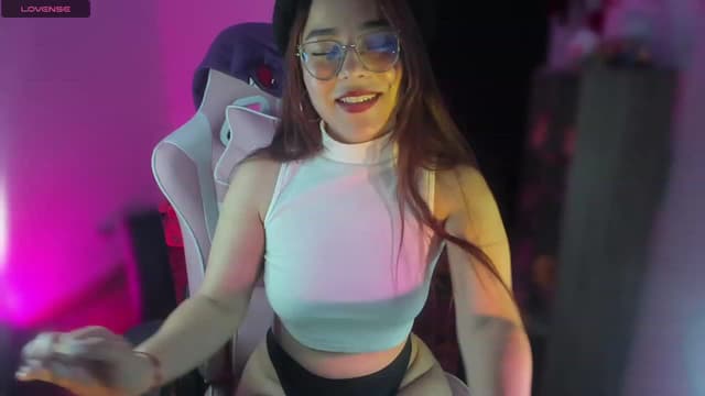 Gallery image thumbnail from Emoon's myfreecams stream on, 09/17/2023, 13:14 image 20 of 20