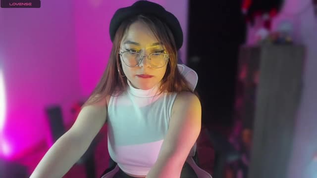 Gallery image thumbnail from Emoon's myfreecams stream on, 09/17/2023, 20:20 image 3 of 20