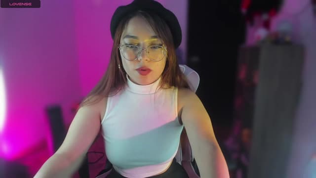 Gallery image thumbnail from Emoon's myfreecams stream on, 09/17/2023, 20:20 image 1 of 20