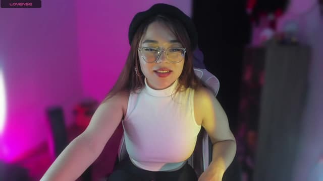 Gallery image thumbnail from Emoon's myfreecams stream on, 09/17/2023, 20:20 image 7 of 20
