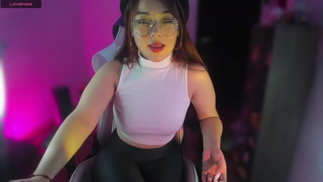 Gallery image thumbnail from Emoon's myfreecams stream on, 09/18/2023, 24:00 image 4 of 20
