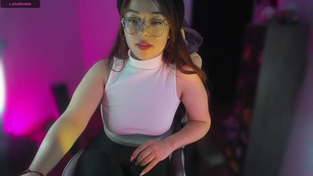 Gallery image thumbnail from Emoon's myfreecams stream on, 09/18/2023, 01:08 image 1 of 20