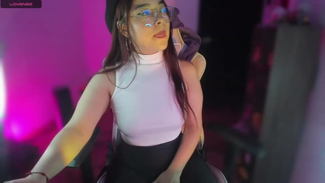 Gallery image thumbnail from Emoon's myfreecams stream on, 09/18/2023, 01:08 image 6 of 20