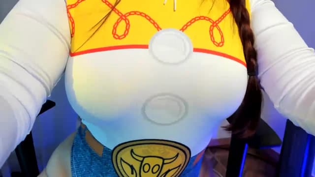 Gallery image thumbnail from Emoon's myfreecams stream on, 10/31/2024, 17:36 image 11 of 20
