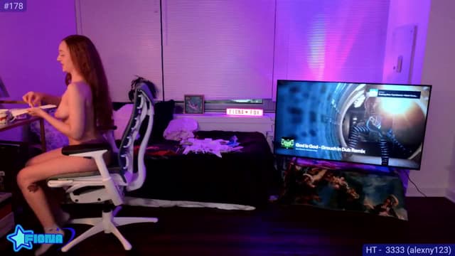 Gallery image thumbnail from Fiona's myfreecams stream on, 01/16/2025, 08:27 image 15 of 20