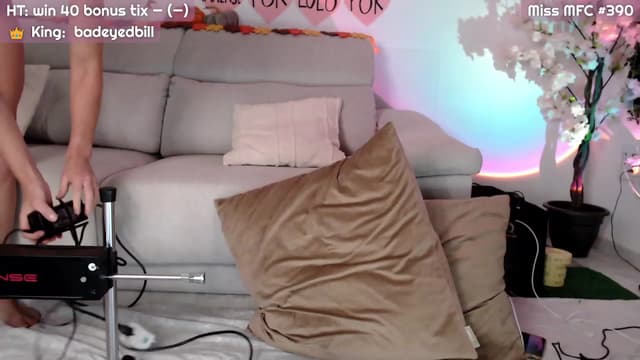 Gallery image thumbnail from HeyBB's myfreecams stream on, 10/03/2023, 04:57 image 1 of 20