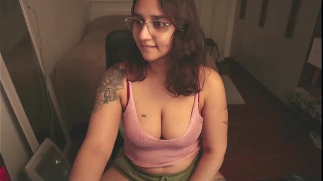 Gallery image thumbnail from Iris_'s myfreecams stream on, 08/03/2024, 15:18 image 11 of 20