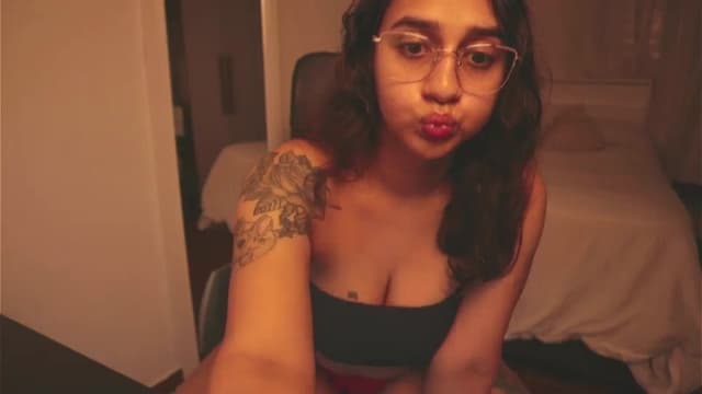 Gallery image thumbnail from Iris_'s myfreecams stream on, 12/20/2024, 08:15 image 10 of 20
