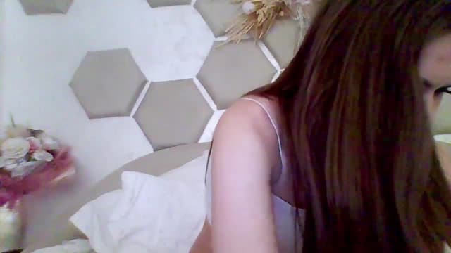 Gallery image thumbnail from Isa__'s myfreecams stream on, 06/15/2024, 22:25 image 12 of 20