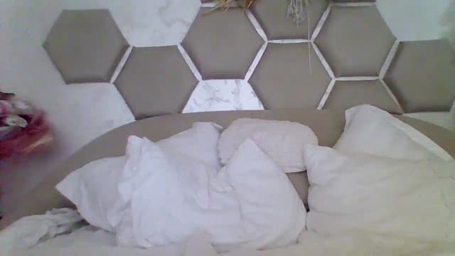 Gallery image thumbnail from Isa__'s myfreecams stream on, 06/15/2024, 22:25 image 2 of 20