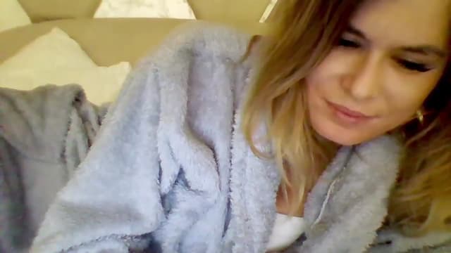 Gallery image thumbnail from Isa__'s myfreecams stream on, 10/12/2024, 22:12 image 2 of 20