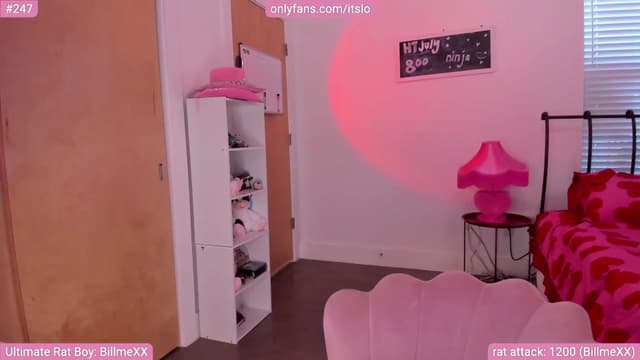 Gallery image thumbnail from ItsLo's myfreecams stream on, 08/04/2023, 21:19 image 16 of 20