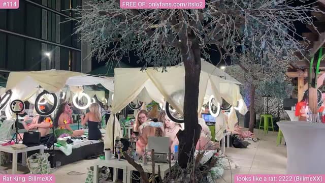 Gallery image thumbnail from ItsLo's myfreecams stream on, 05/21/2025, 06:09 image 9 of 20