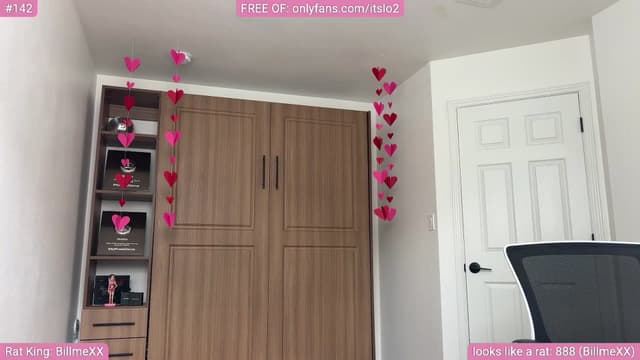 Gallery image thumbnail from ItsLo's myfreecams stream on, 05/29/2025, 22:12 image 12 of 20