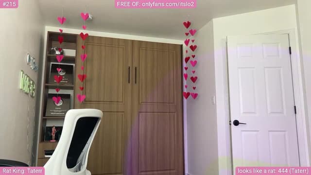 Gallery image thumbnail from ItsLo's myfreecams stream on, 07/09/2025, 22:50 image 9 of 20