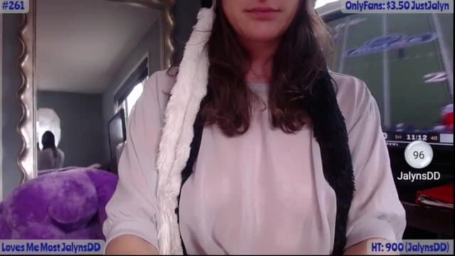 Gallery image thumbnail from Jalyn's myfreecams stream on, 12/31/2022, 18:56 image 13 of 20