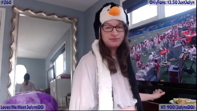 Gallery image thumbnail from Jalyn's myfreecams stream on, 12/31/2022, 18:56 image 16 of 20