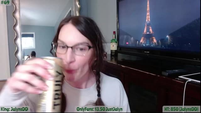 Gallery image thumbnail from Jalyn's myfreecams stream on, 03/31/2023, 21:14 image 10 of 20