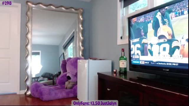 Gallery image thumbnail from Jalyn's myfreecams stream on, 08/03/2023, 23:48 image 15 of 20