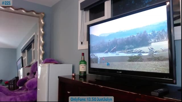 Gallery image thumbnail from Jalyn's myfreecams stream on, 09/27/2023, 24:07 image 19 of 20