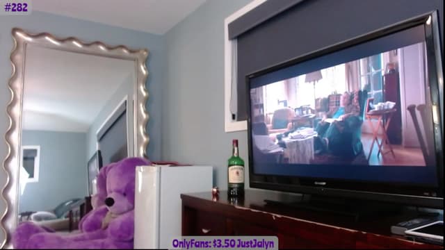 Gallery image thumbnail from Jalyn's myfreecams stream on, 10/04/2023, 01:21 image 4 of 20