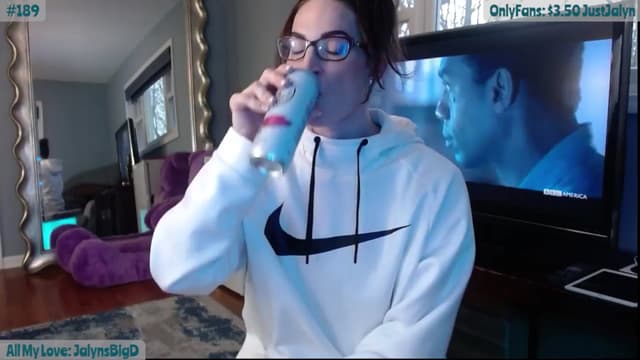 Gallery image thumbnail from Jalyn's myfreecams stream on, 04/12/2024, 24:01 image 11 of 20