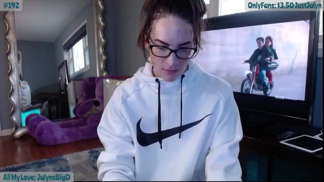 Gallery image thumbnail from Jalyn's myfreecams stream on, 04/12/2024, 24:01 image 3 of 20