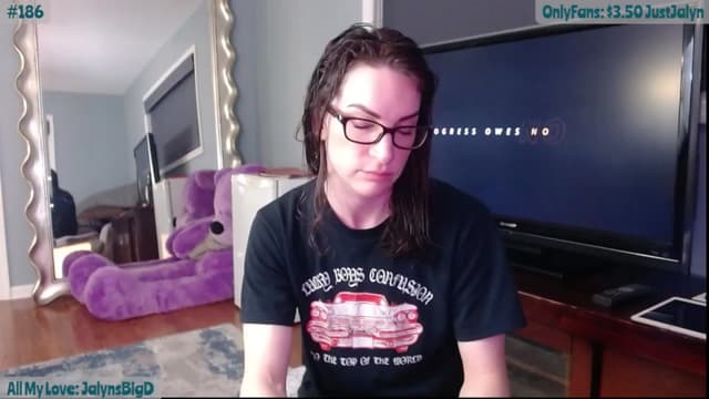 Gallery image thumbnail from Jalyn's myfreecams stream on, 04/12/2024, 01:14 image 17 of 20